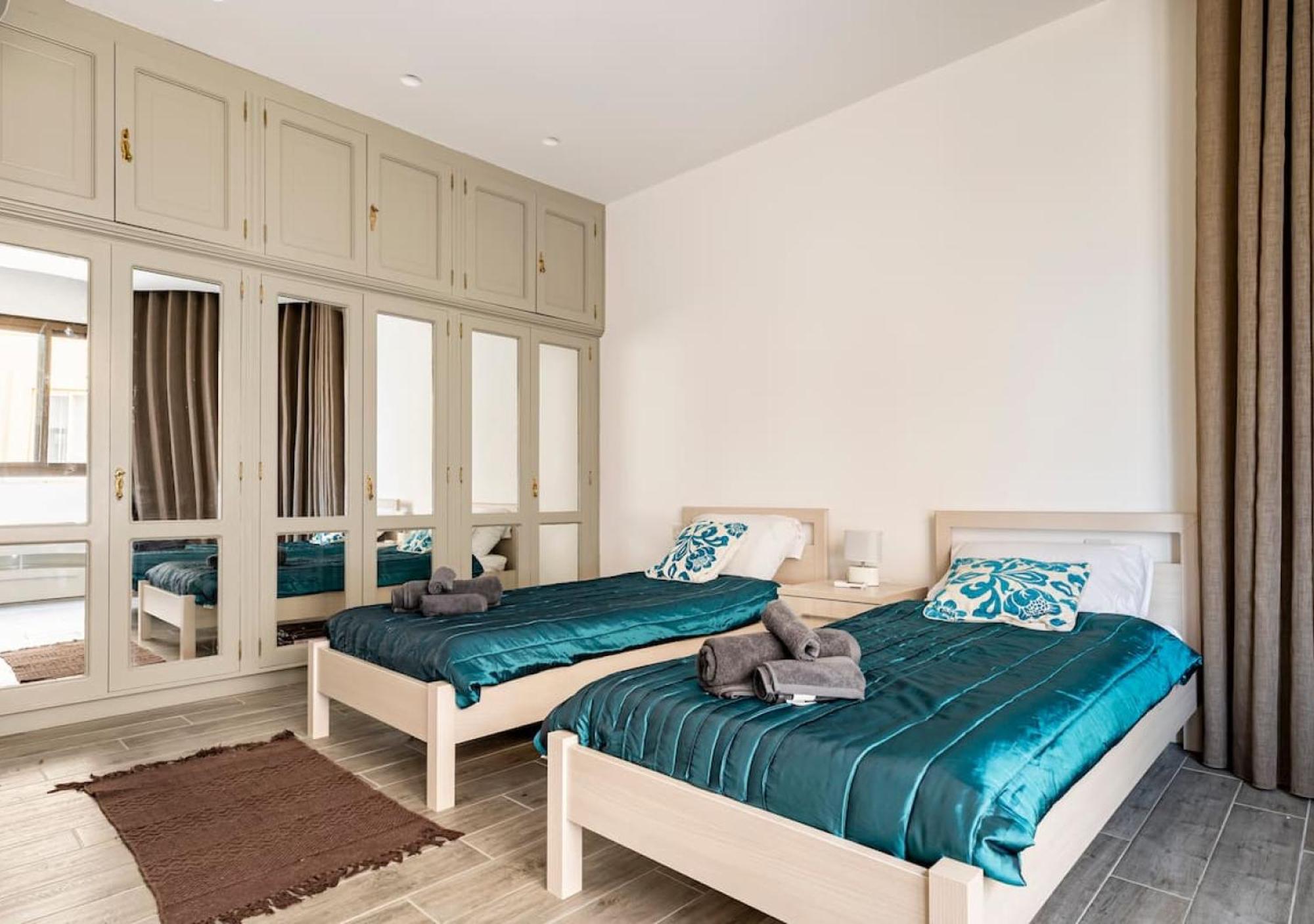 Sea View Luxury Haven Living & 3Bedrooms Seafront سليمة المظهر الخارجي الصورة