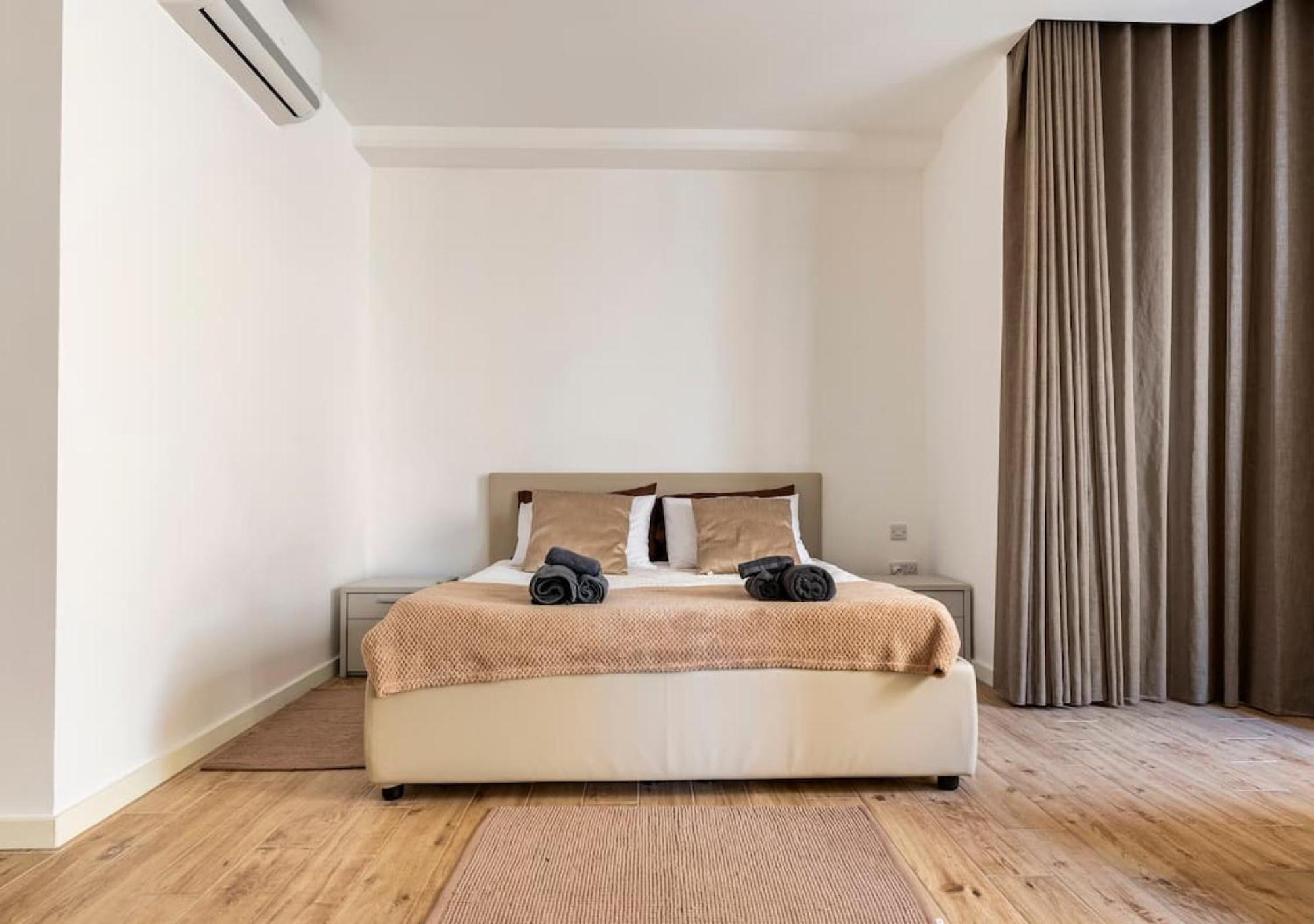Sea View Luxury Haven Living & 3Bedrooms Seafront سليمة المظهر الخارجي الصورة
