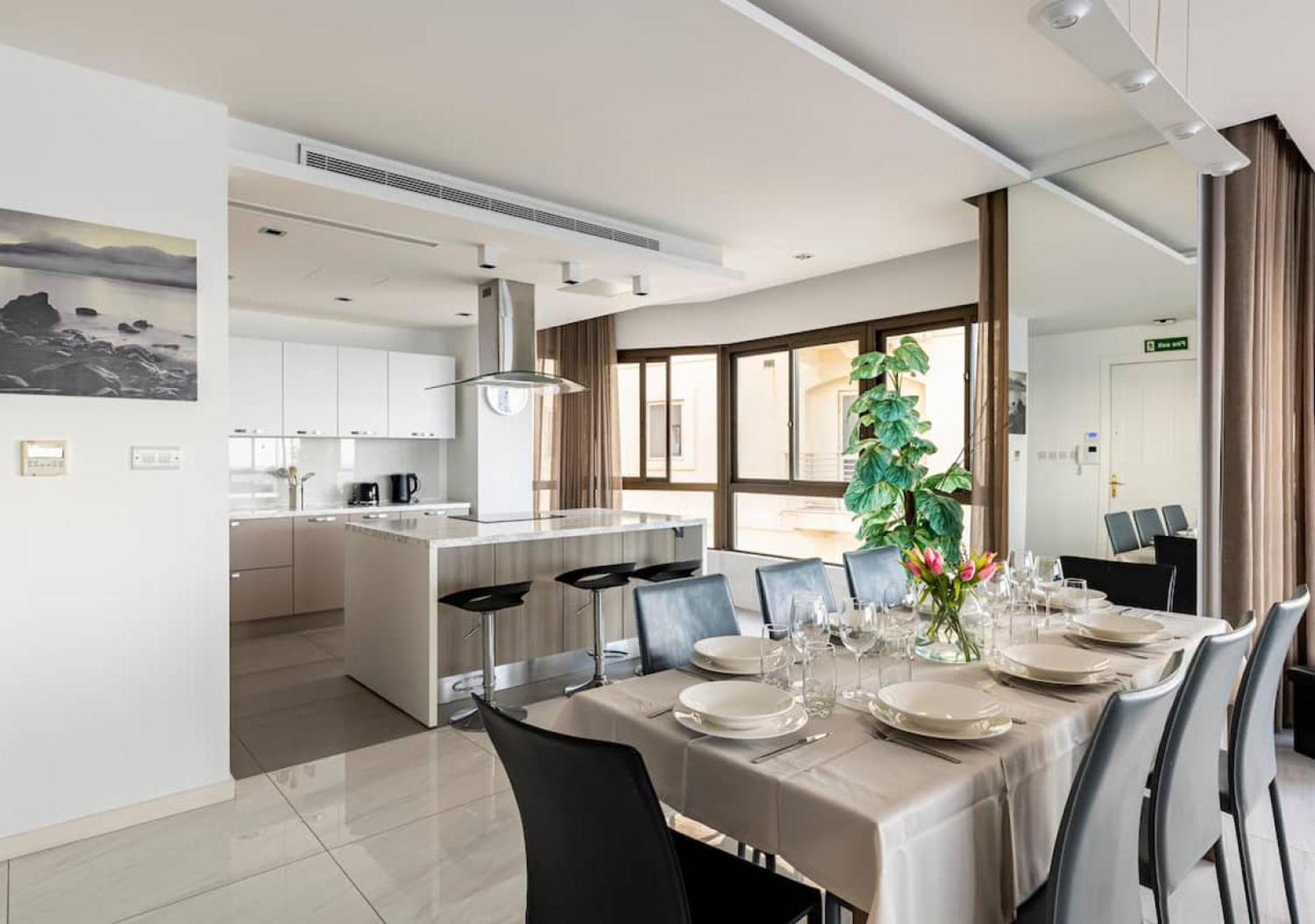 Sea View Luxury Haven Living & 3Bedrooms Seafront سليمة المظهر الخارجي الصورة